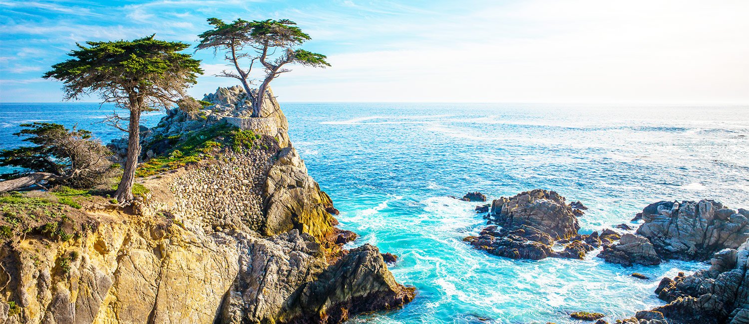 The Lone Oak Lodge is ideally located in Monterey just minutes from the famous lone cypress at 17 mile drive