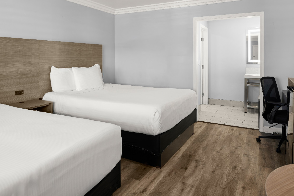 Two Queens Room