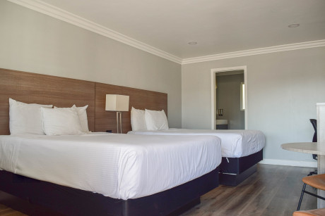 Lone Oak Lodge - Double Beds