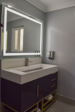 Lone Oak Lodge - Bathroom