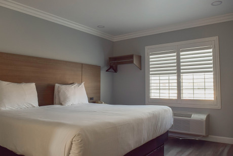 Lone Oak Lodge - Guest Room