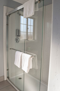 Lone Oak Lodge - Bathroom