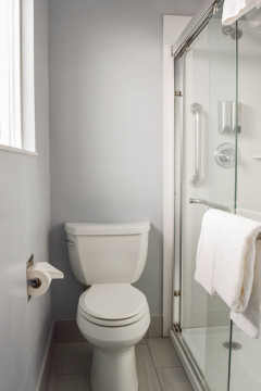 Lone Oak Lodge - Bathroom