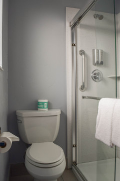 Lone Oak Lodge - Bathroom