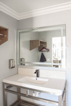Lone Oak Lodge - Bathroom