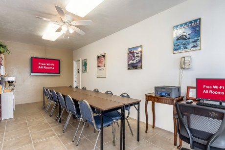 Lone Oak Lodge - Meeting Room